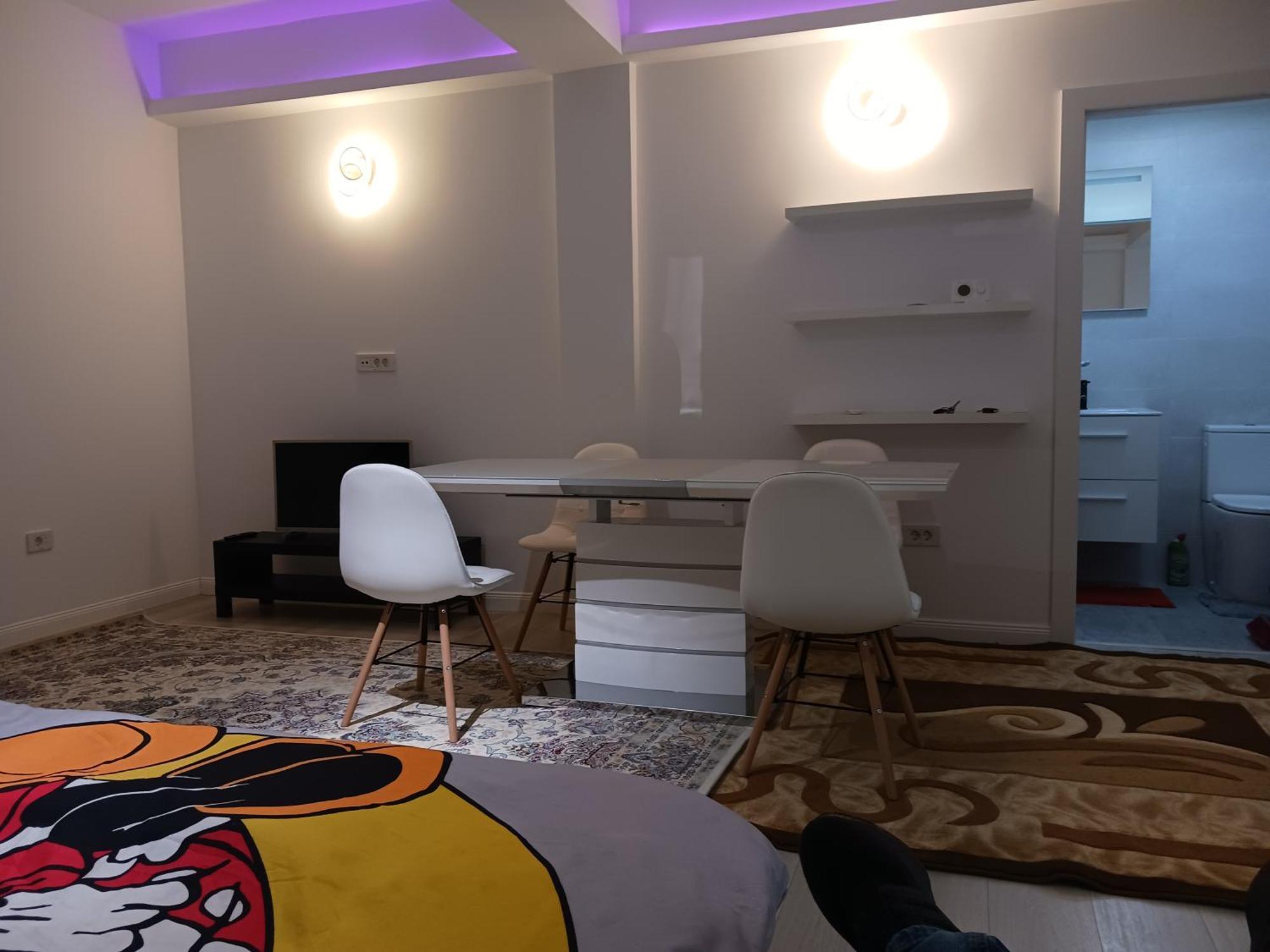 Myky Mouse Nu Primesc Santieristi Si Petrecareti Lejlighed Bukarest Eksteriør billede