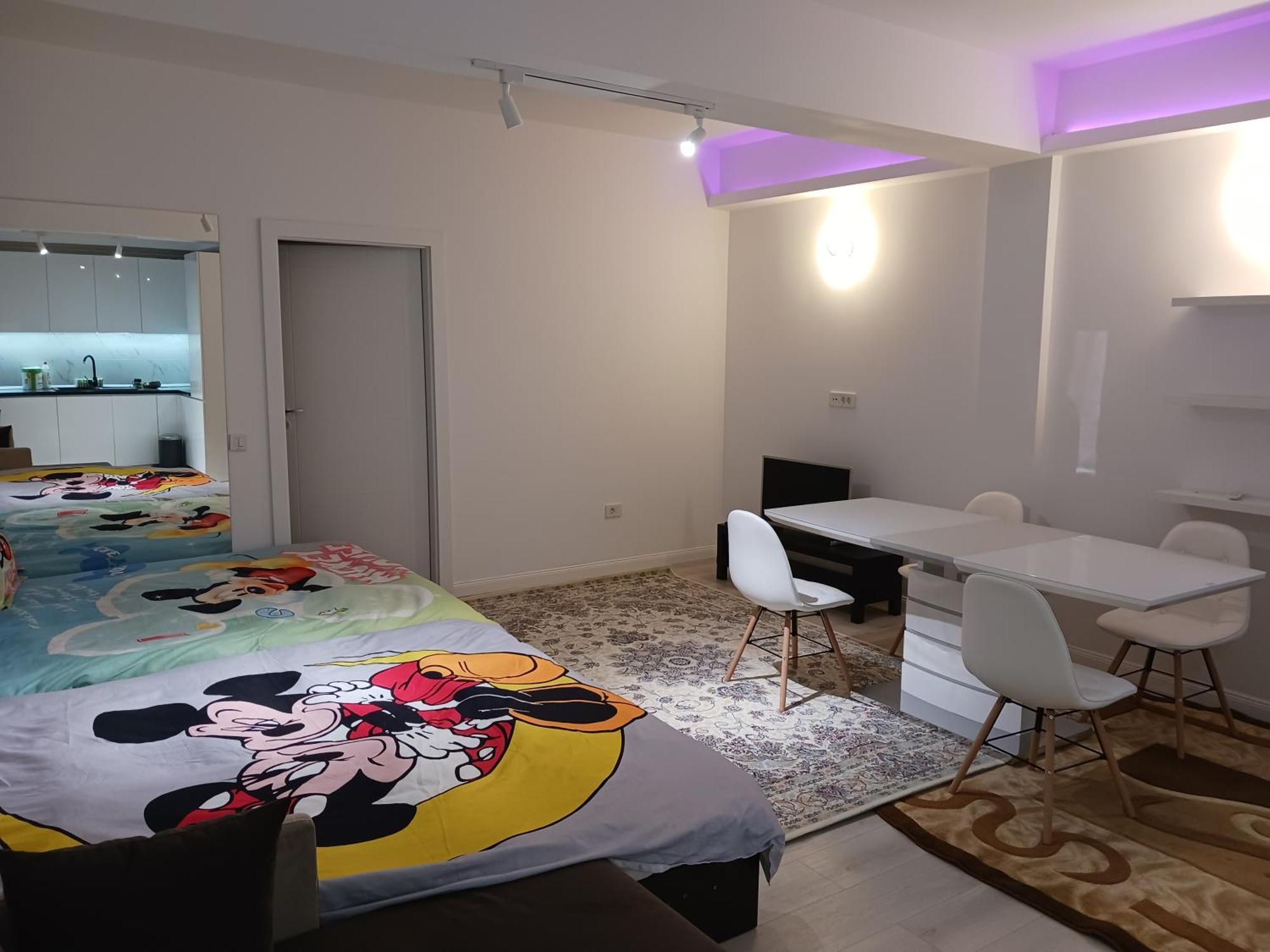 Myky Mouse Nu Primesc Santieristi Si Petrecareti Lejlighed Bukarest Eksteriør billede